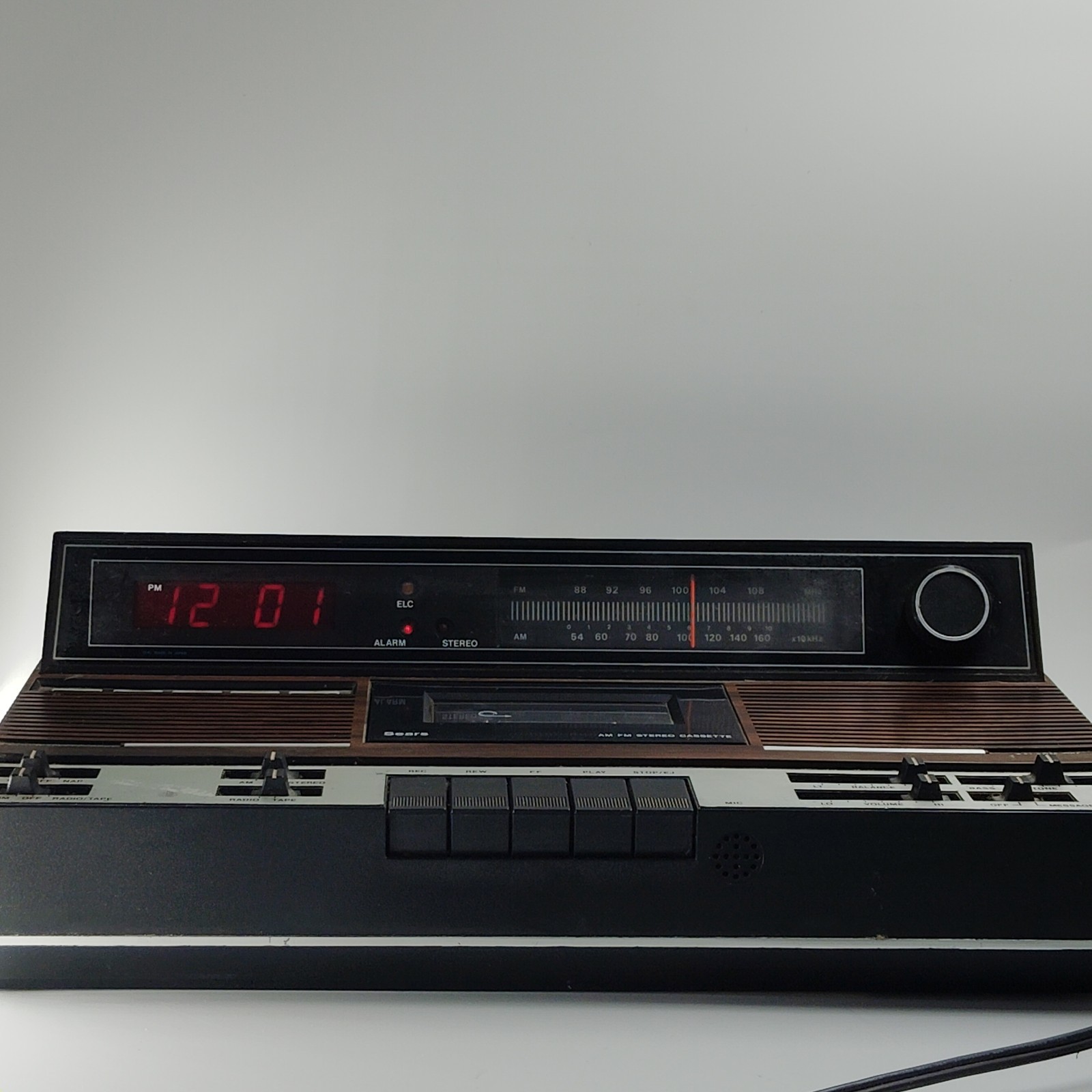 VTG -Sears 1979 Model 23400 AM/FM Cassette Clock Radio Tested- powers on. READ!!