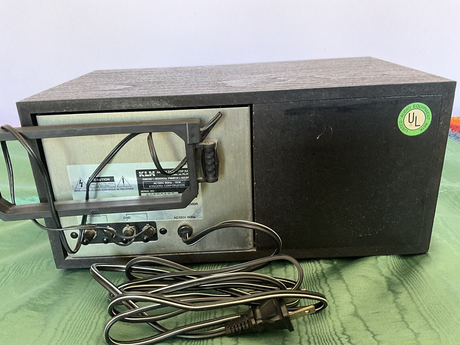 KLH 100 AM/FM TABLE TOP CLOCK RADIO STEREO ALARM,WORKS ,W ANTENNA