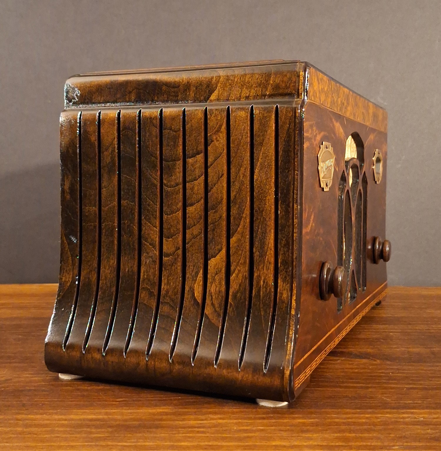 Old Antique Wood Zenith Vintage Tube Radio Converted to Retro Bluetooth Speaker