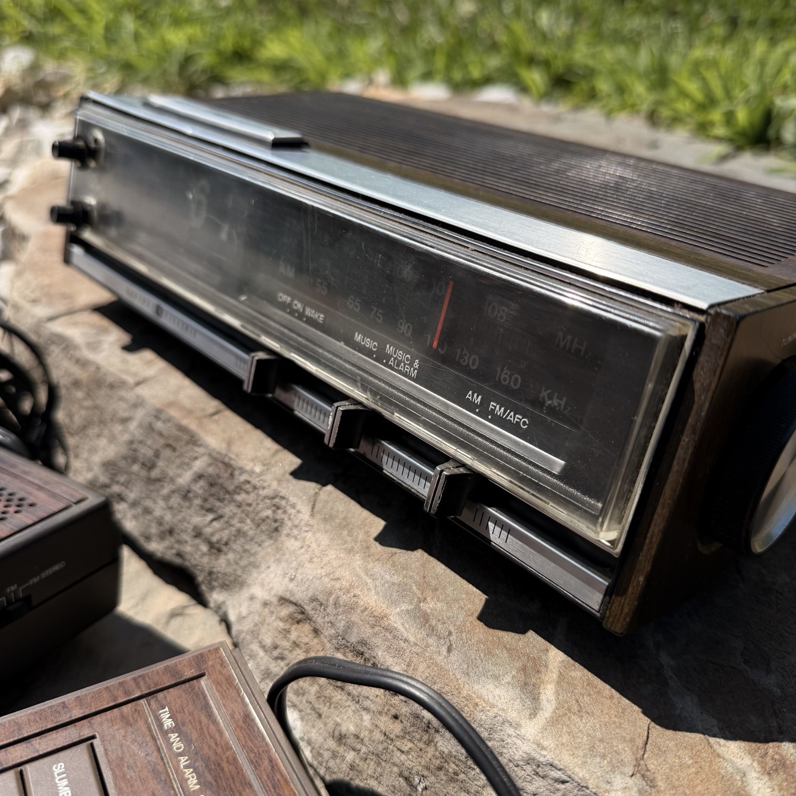 Lot 3 Vintage Clock Radios GE Flip Realistic Chronomatic 251 Magnavox D3150
