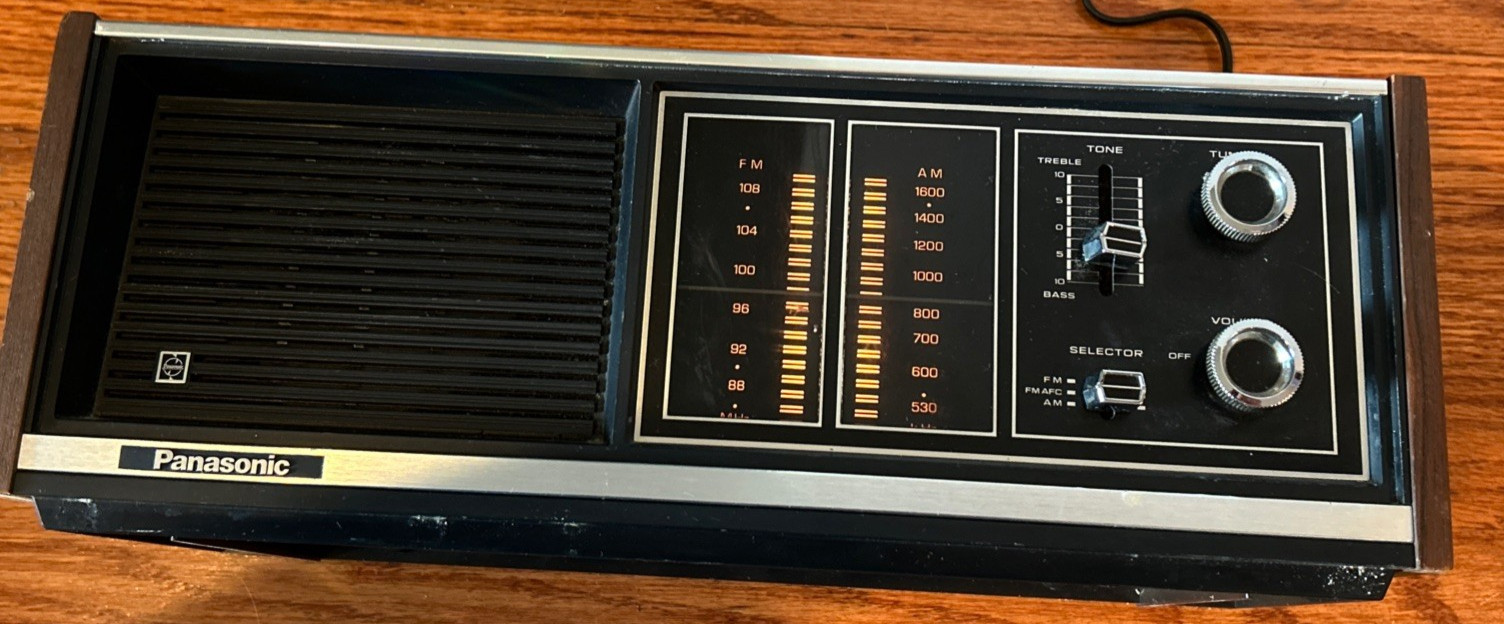 1970s Panasonic Model RE-7371 AMFM Radio Solid State Wood Finish Nice-Tested!