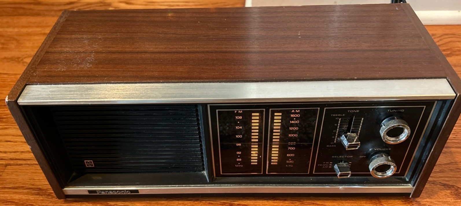 1970s Panasonic Model RE-7371 AMFM Radio Solid State Wood Finish Nice-Tested!