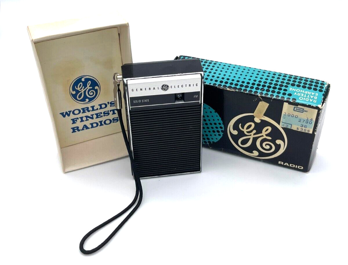 General Electric Radio P-2790 Solid State Handheld Battery Hong Kong NOT WORKING