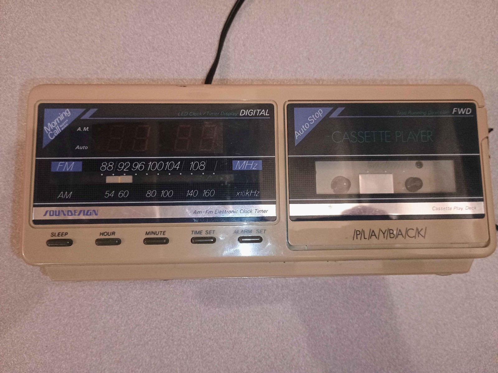 Vintage 1980s 80s Soundesign 3826SGY AM FM Clock Radio Cassette Retro