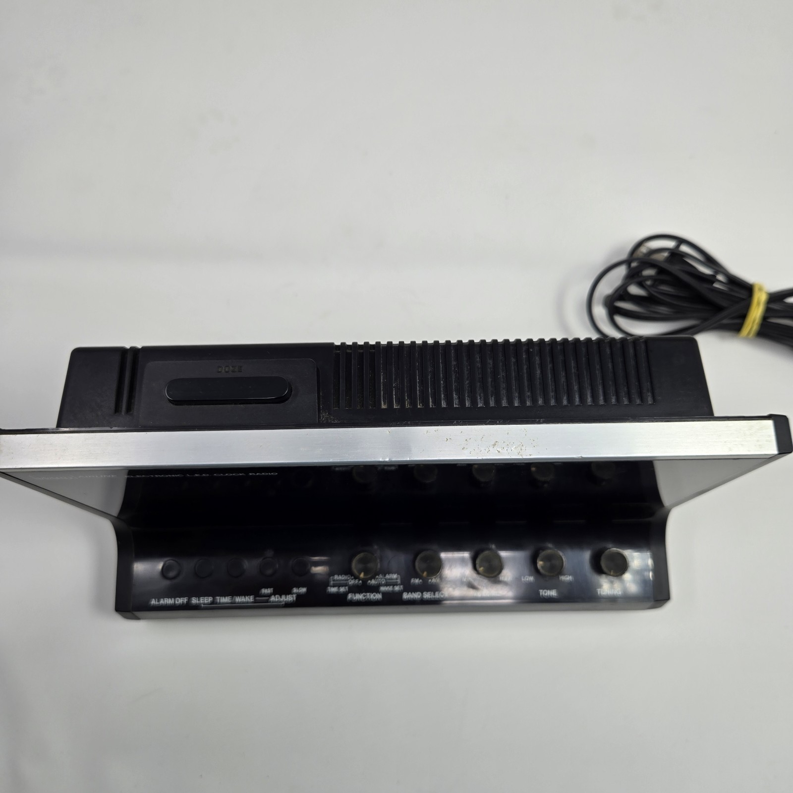 Vintage 1970s Montgomery Ward Airline AM/FM Alarm Clock Radio Model GEN-1959A
