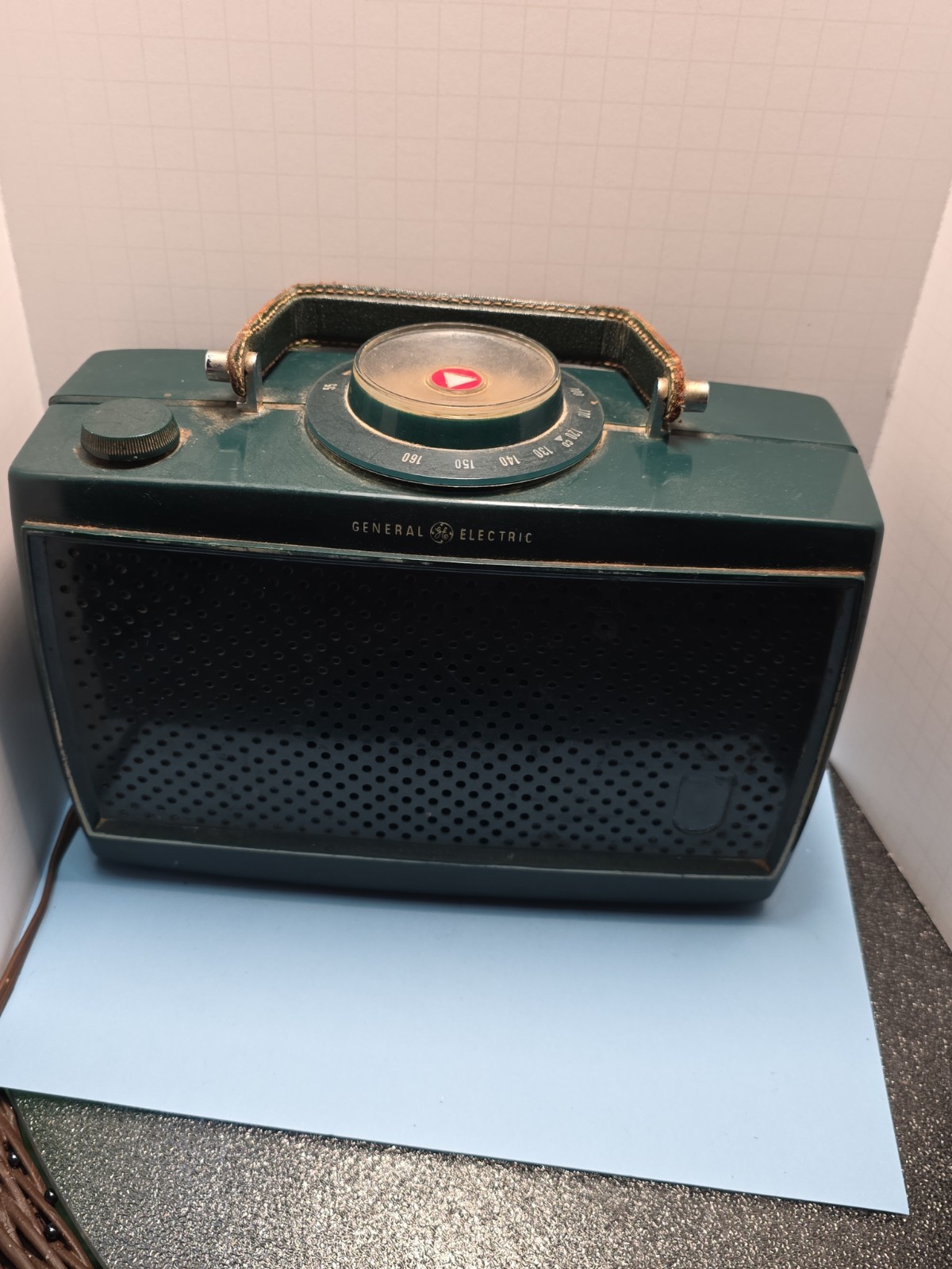 Vintage 1950s GE AM Tube Radio Green General Electric Works Model 630