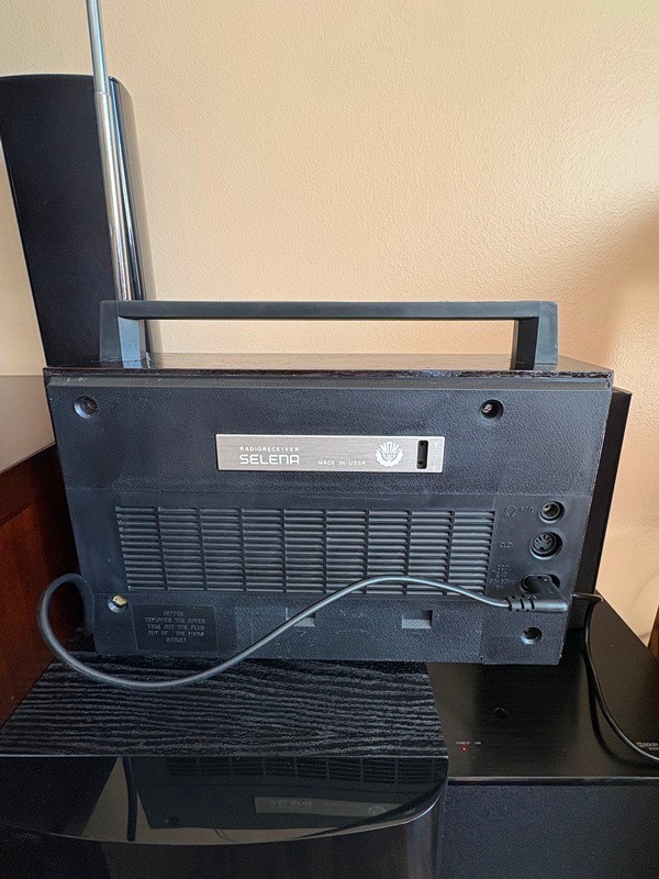 Vintage Soviet Selena B-216 Radio, Full Services