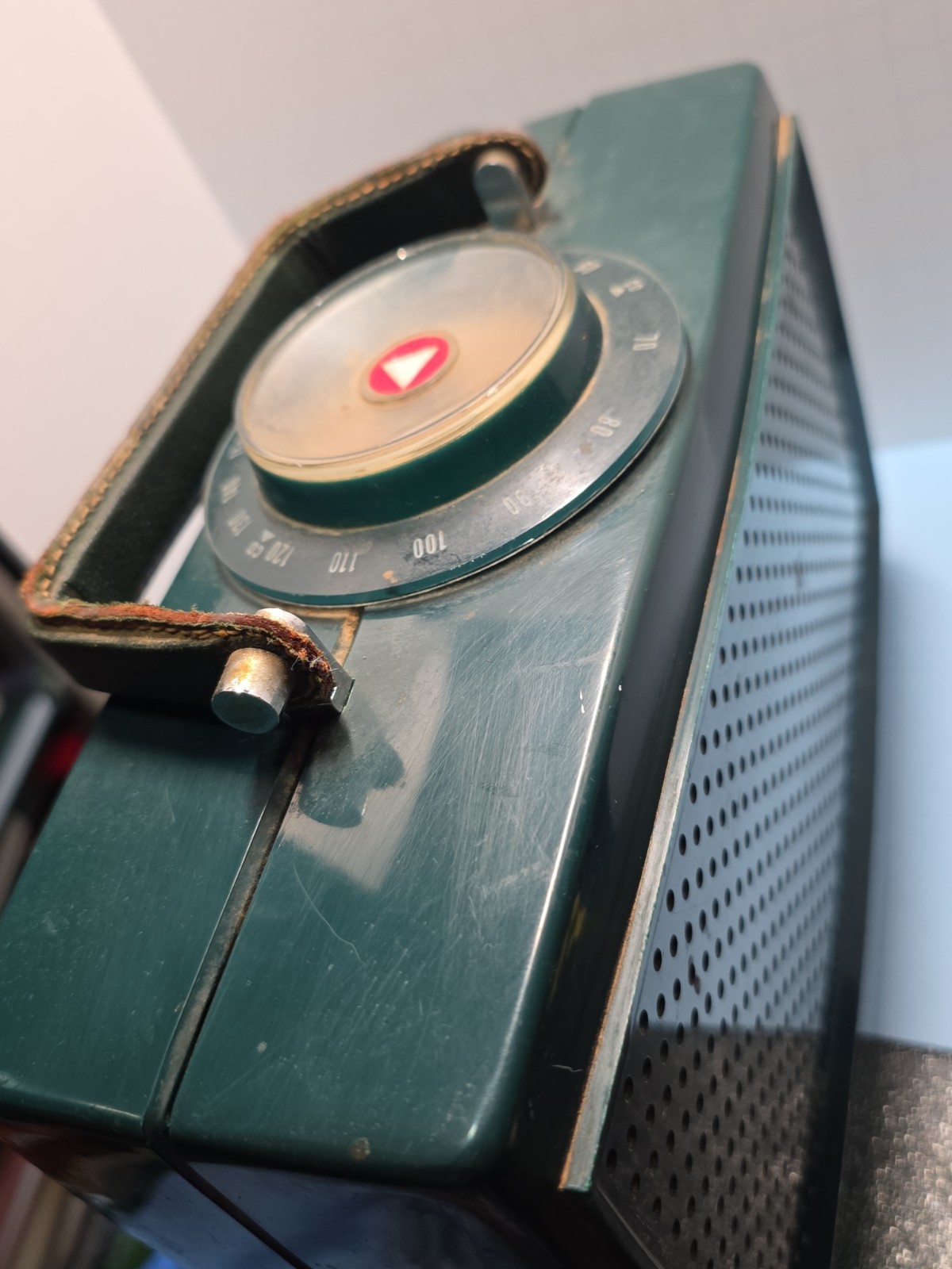 Vintage 1950s GE AM Tube Radio Green General Electric Works Model 630