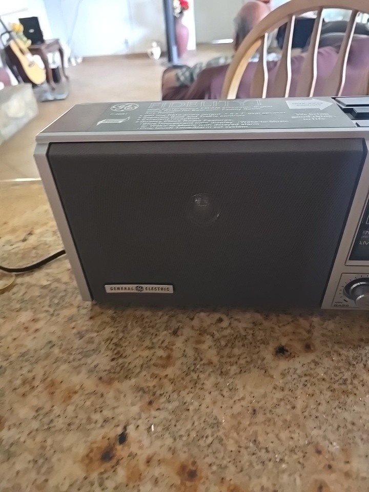 Vintage General Electric GE AM FM Clock Radio Model 7-4691A – Tested/Works