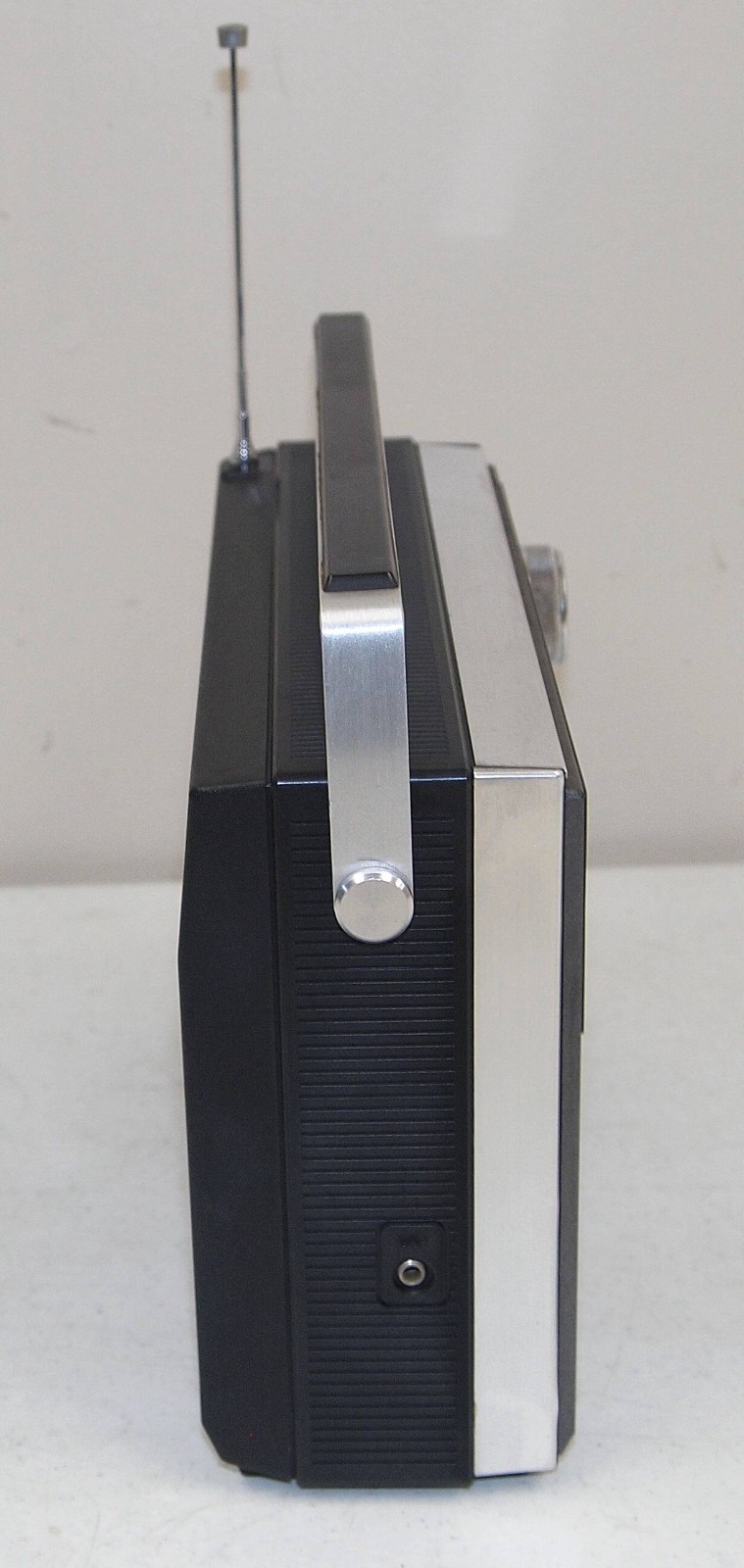 Nice!! Works!! Vtg HITACHI TV1/TV2/Weather/PSB/AM/FM/Air PORTABLE RADIO KH-1650H