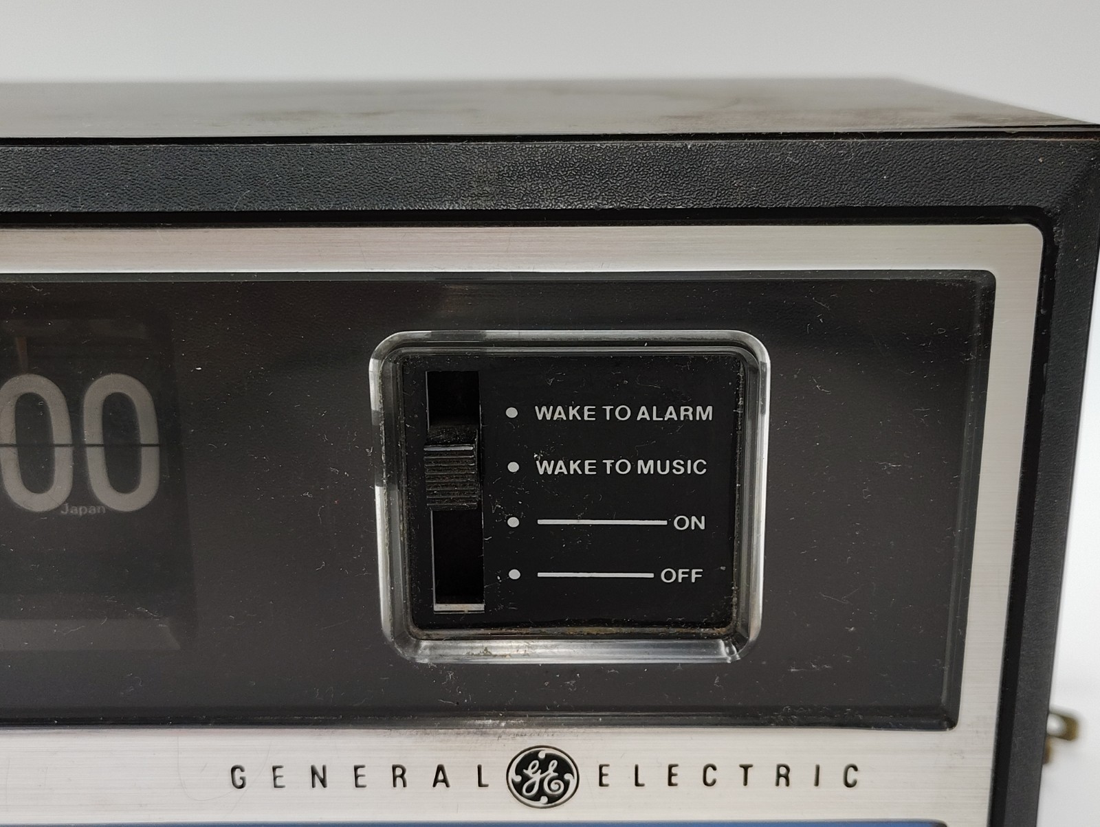 Vintage GE General Electric AM/FM Flip Clock Radio (Model #7-4315) FOR PARTS