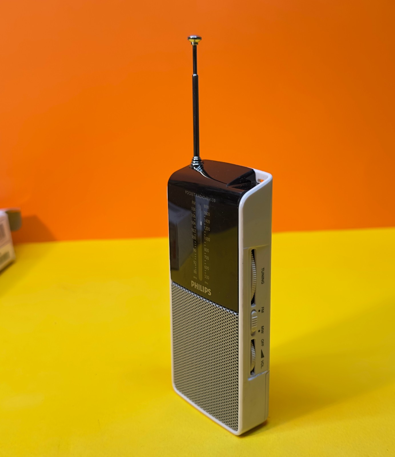 Vintage Portable radio Philips AE 1530/00 / Video