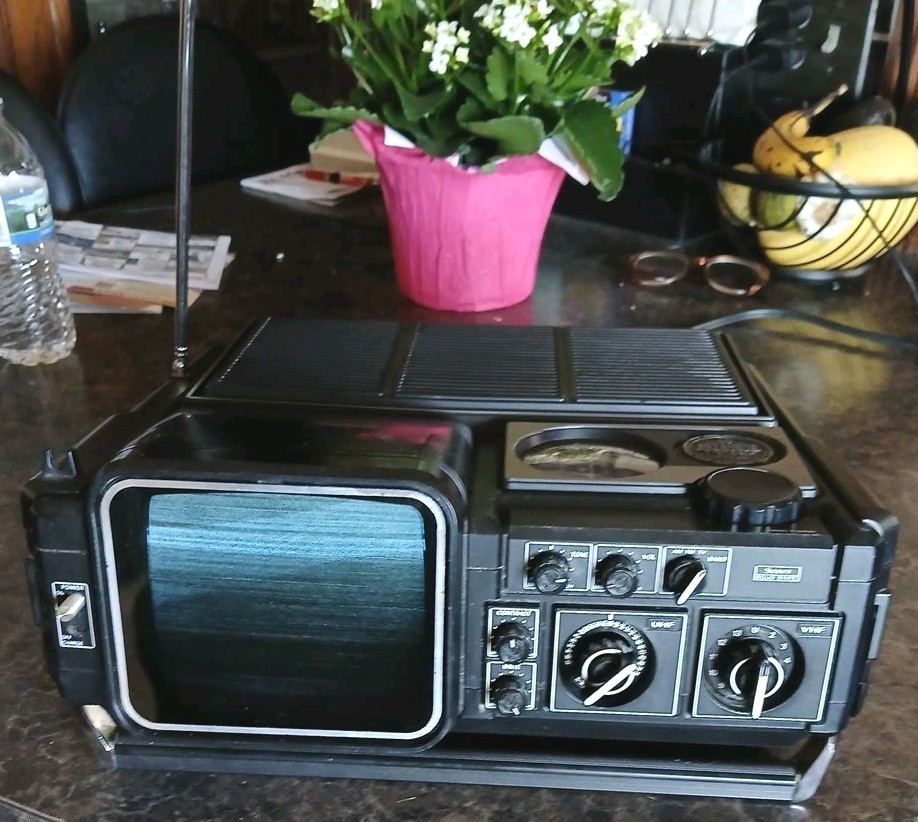1979 Vintage Sears CRT Go Anywhere Solid State 564 TV Radio UHF VHF FM Works