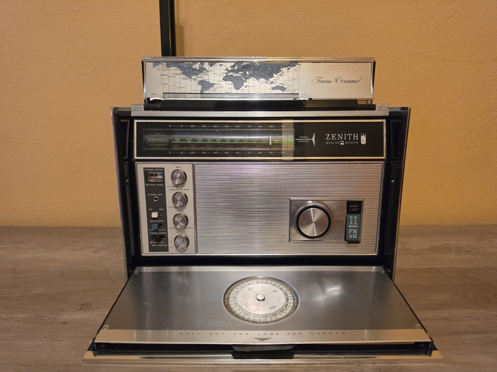 Vintage Zenith Solid State Trans-Oceanic Royal 7000-1, 11 Band Portable Radio