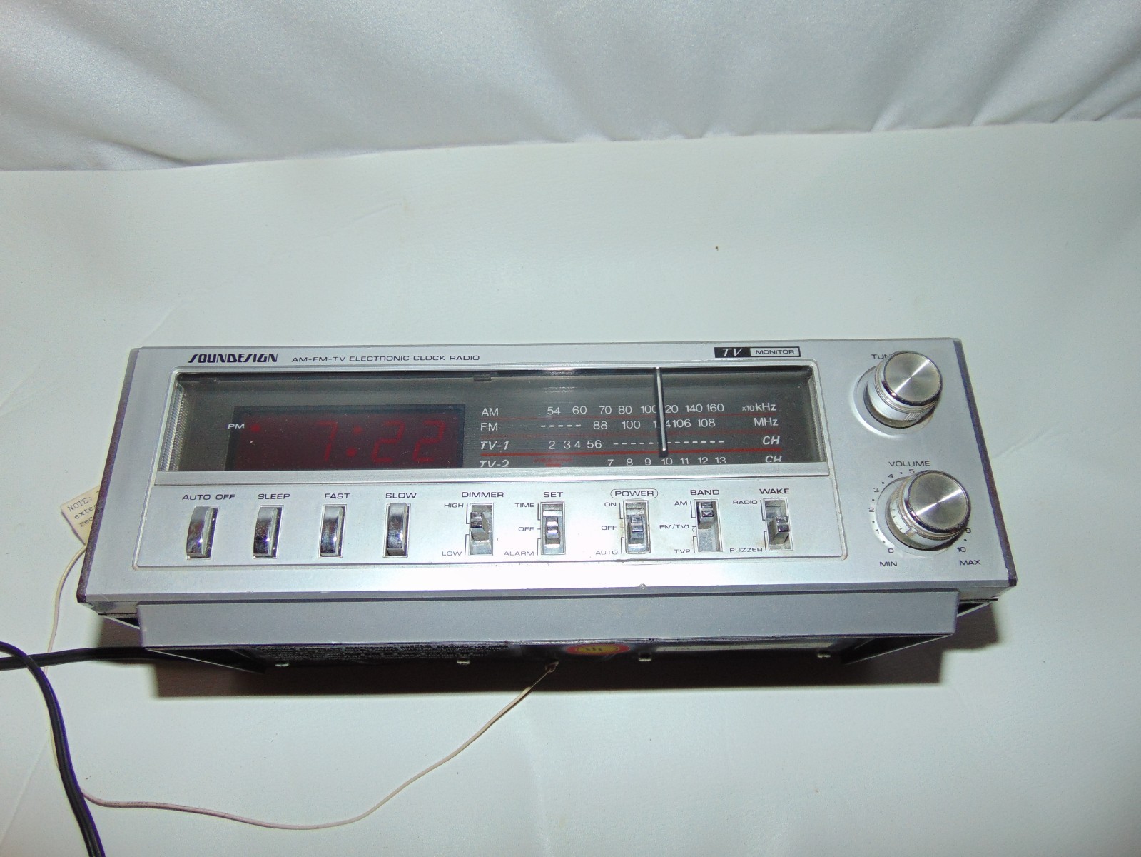 Vintage Soundesign AM/FM/ TV Electronic Clock Radio #3772 Hong Kong 11 x 6 x 4″