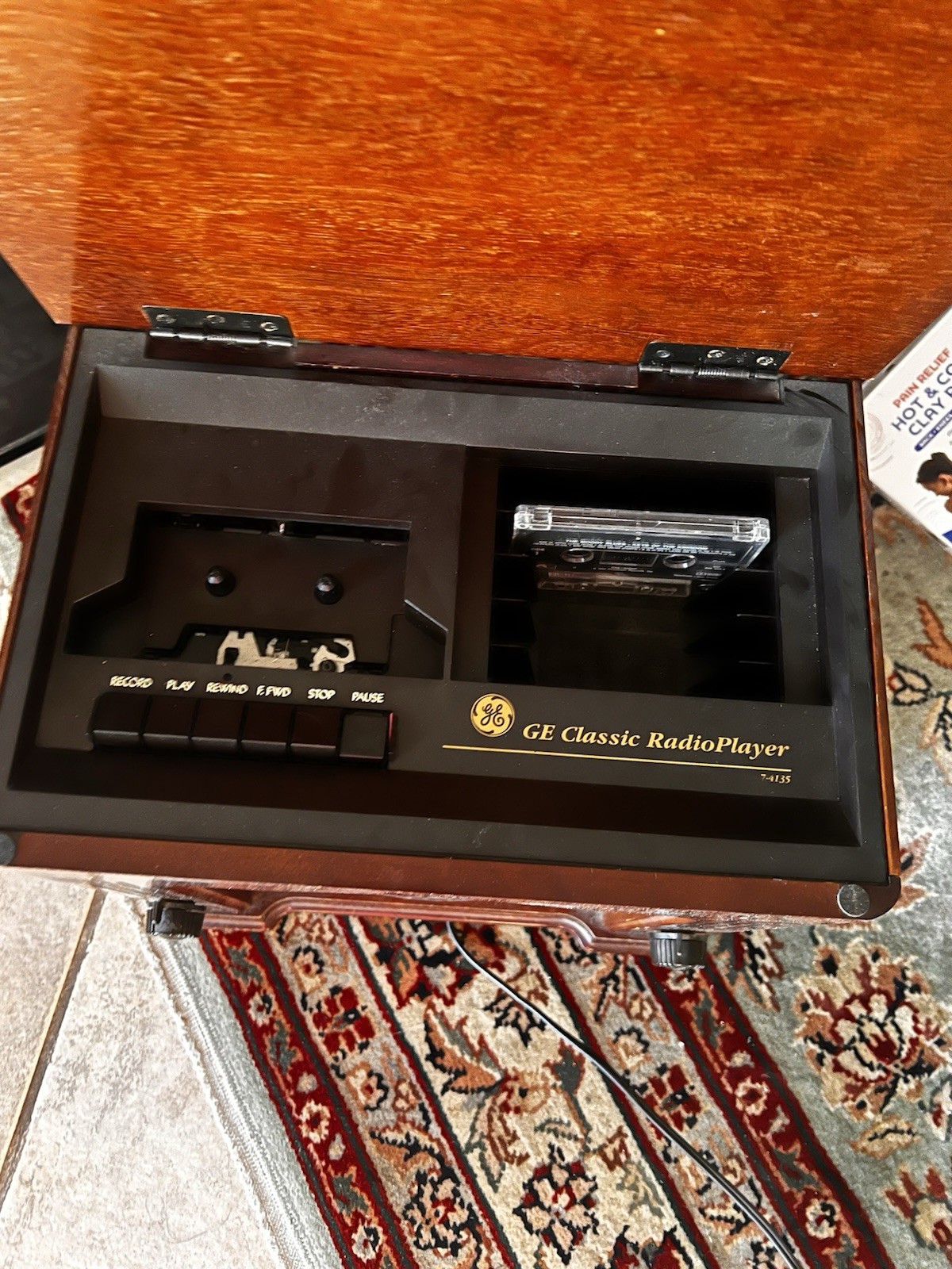 GE Classic RadioPlayer Wood Cabinet AM/FM Cassette Tabletop Radio 7-4135A