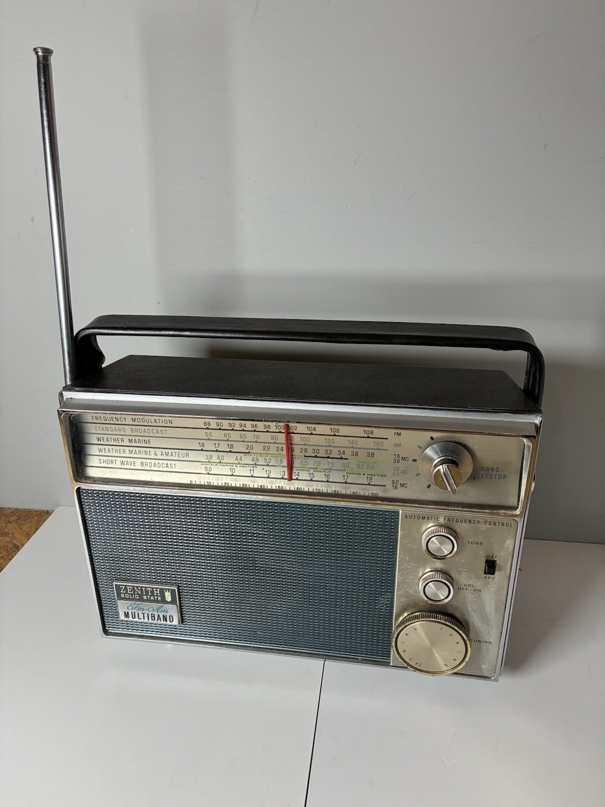 Zenith Solid State FM/AM Multiband Radio Royal 94 Inter-Oceanic Receiver WORKS