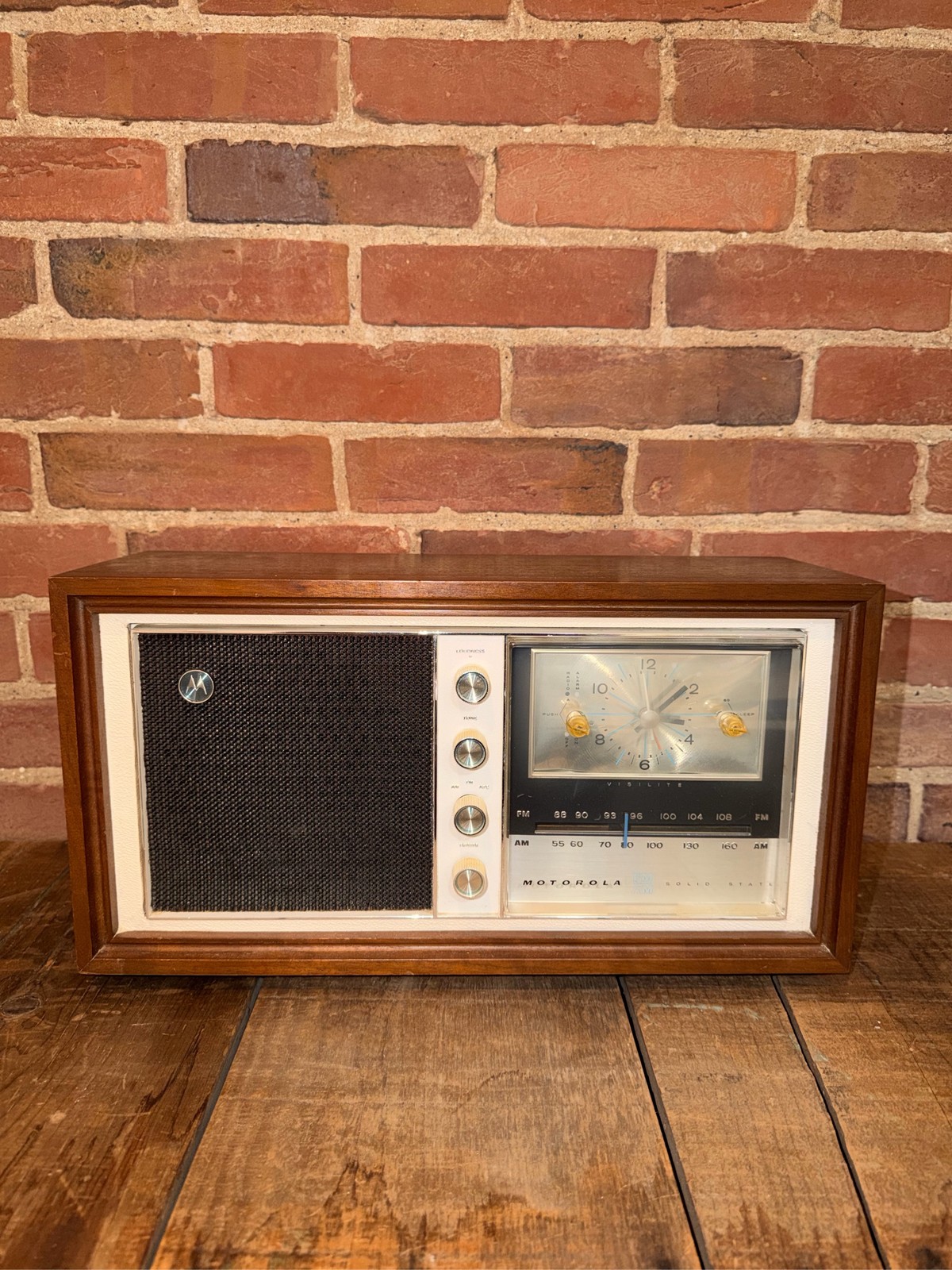 Motorola Solid State AM FM Clock Radio Wood Case MCM Tabletop