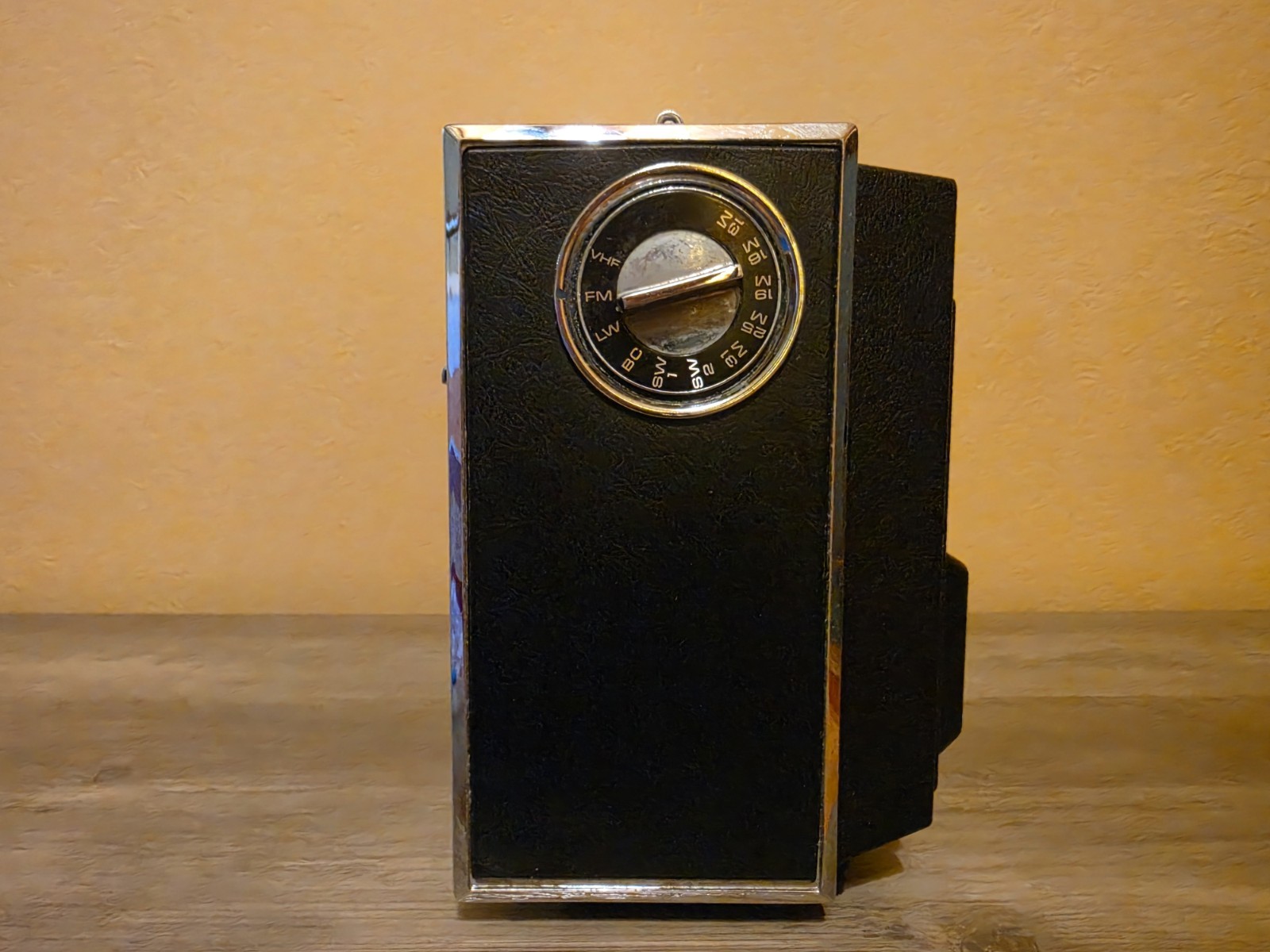 Vintage Zenith Solid State Trans-Oceanic Royal 7000-1, 11 Band Portable Radio