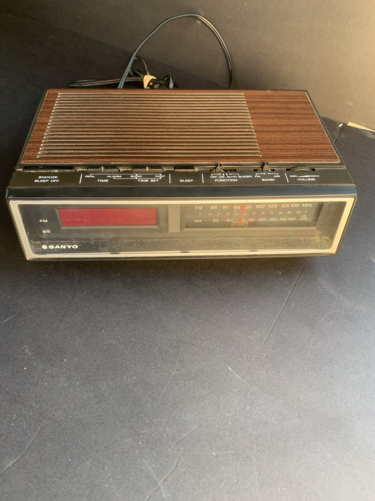Vtg Sanyo RM-5100A Digital Alarm Clock Radio Woodgrain AM/FM Retro 1980s Tested