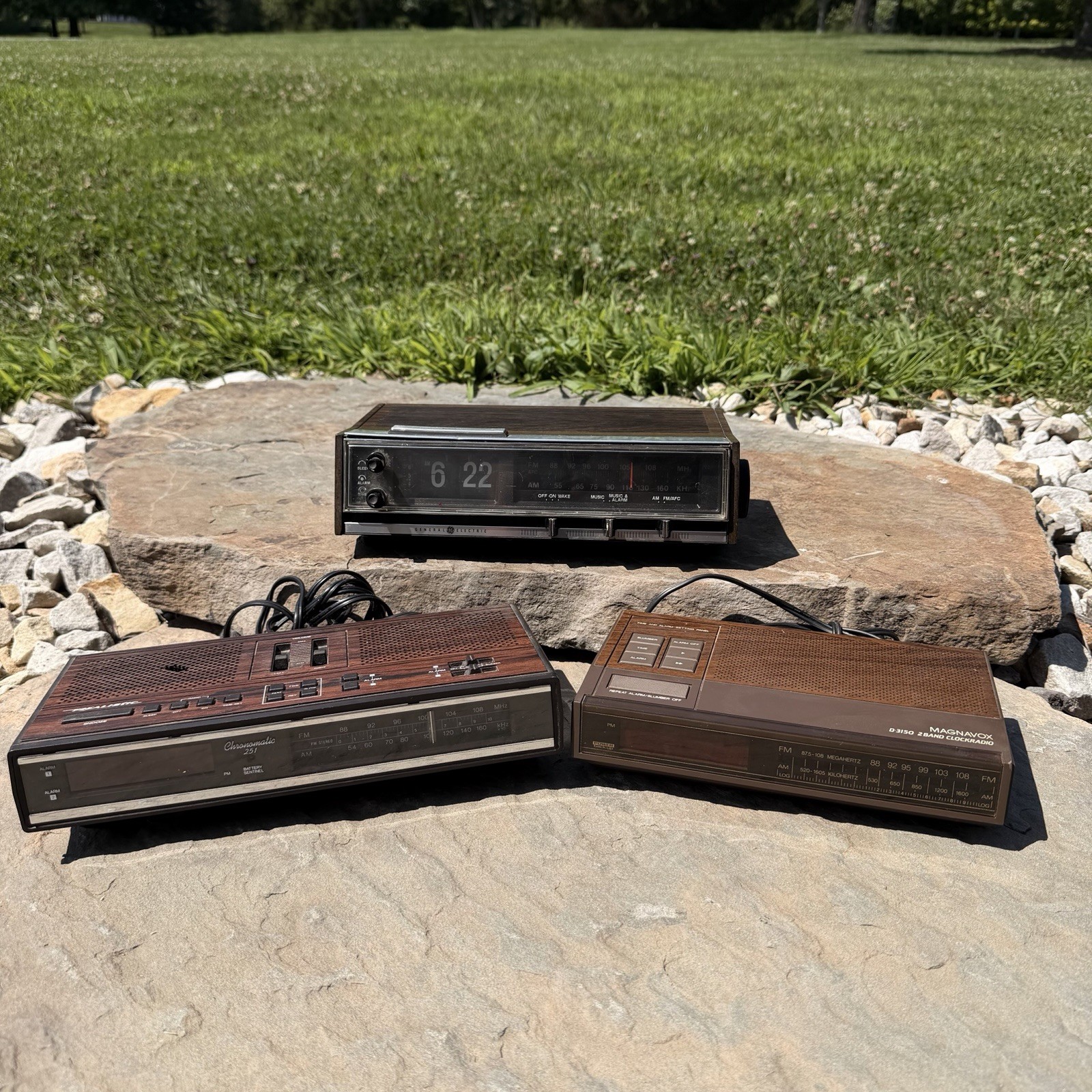 Lot 3 Vintage Clock Radios GE Flip Realistic Chronomatic 251 Magnavox D3150