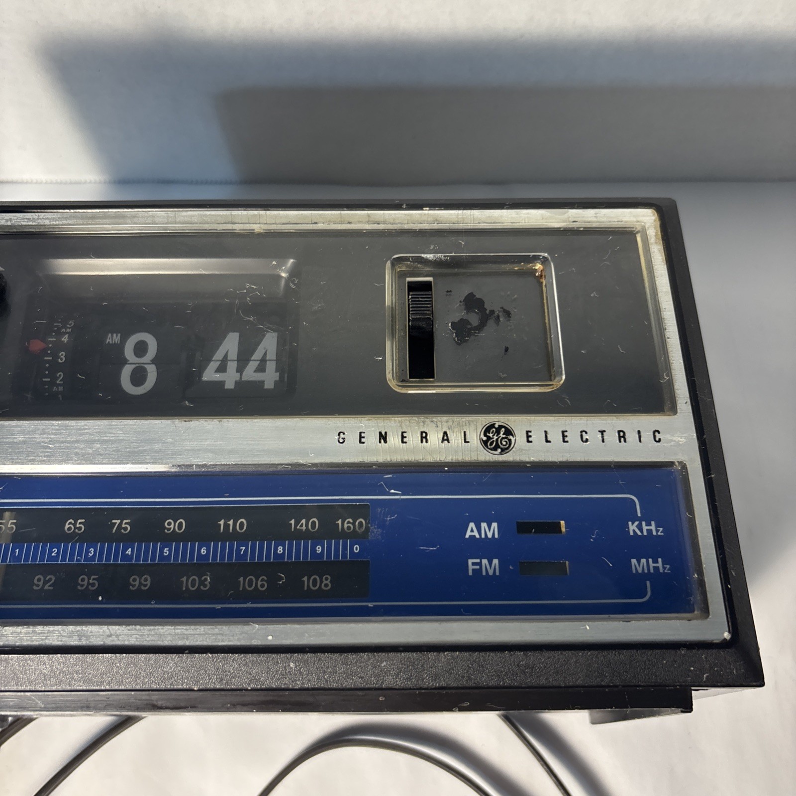 General Electric AM/FM Flip Clock Radio Alarm Made Singapore Parts Only
