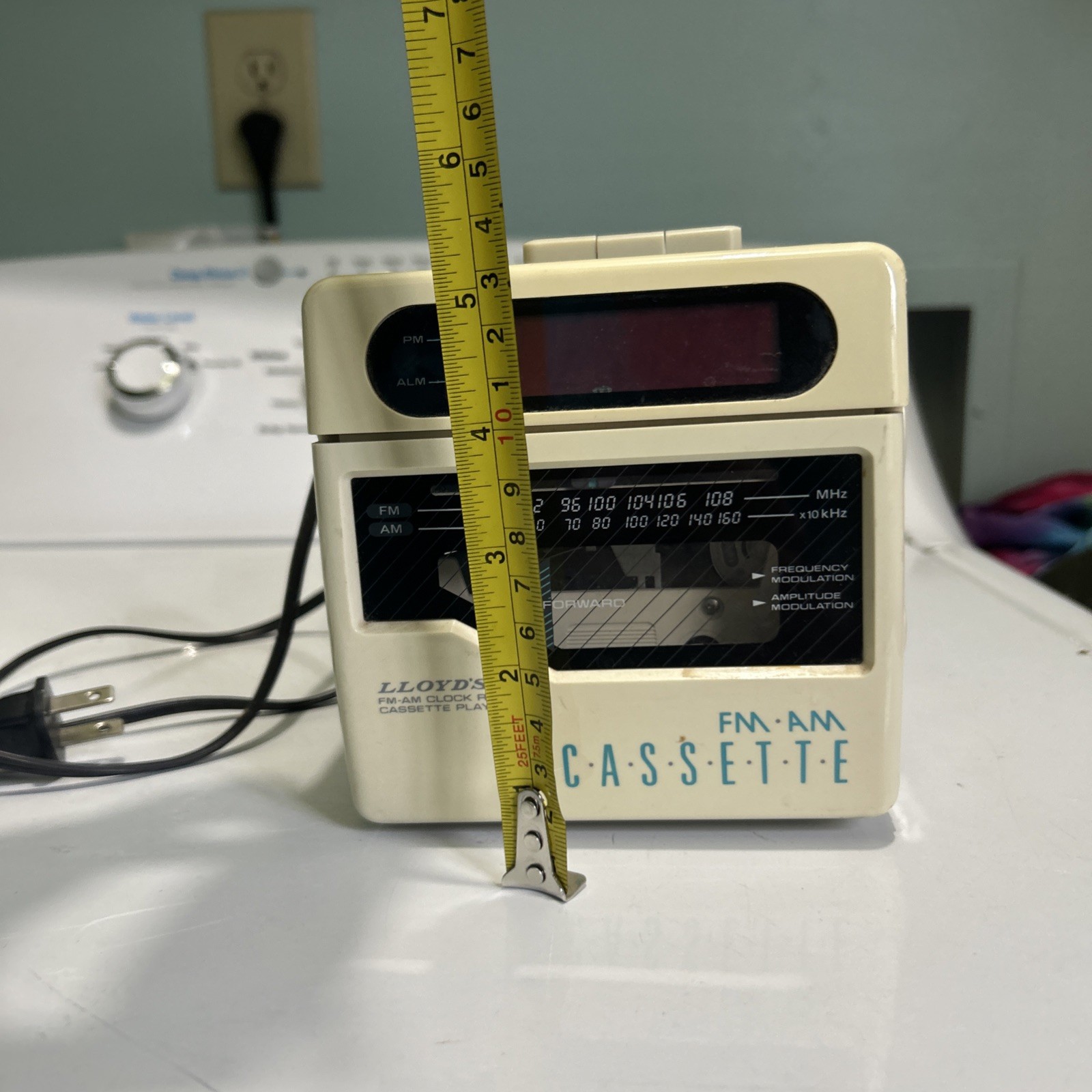Vintage Lloyds CR201 AM/FM Clock Radio Cassette Player Cube *WORKS*
