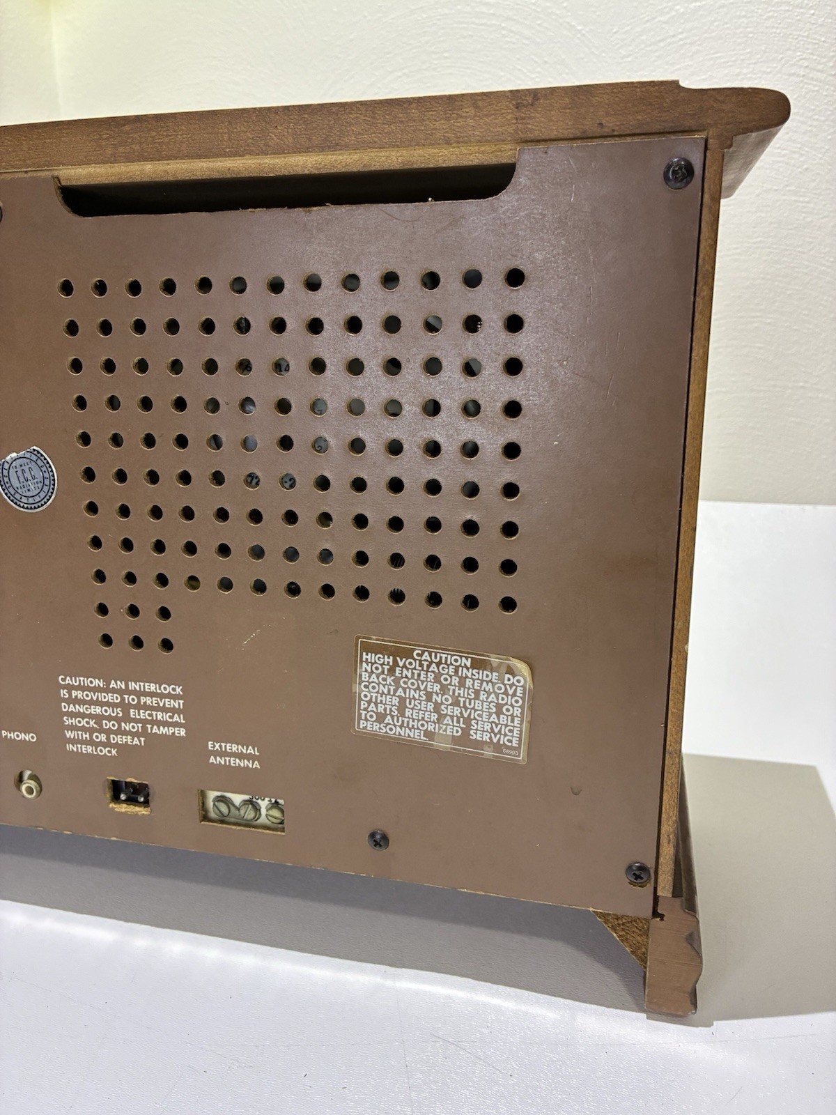 Vintage 1970s SEARS Silvertone AM/FM Table Radio Wood Cabinet NICE CLEAN READ