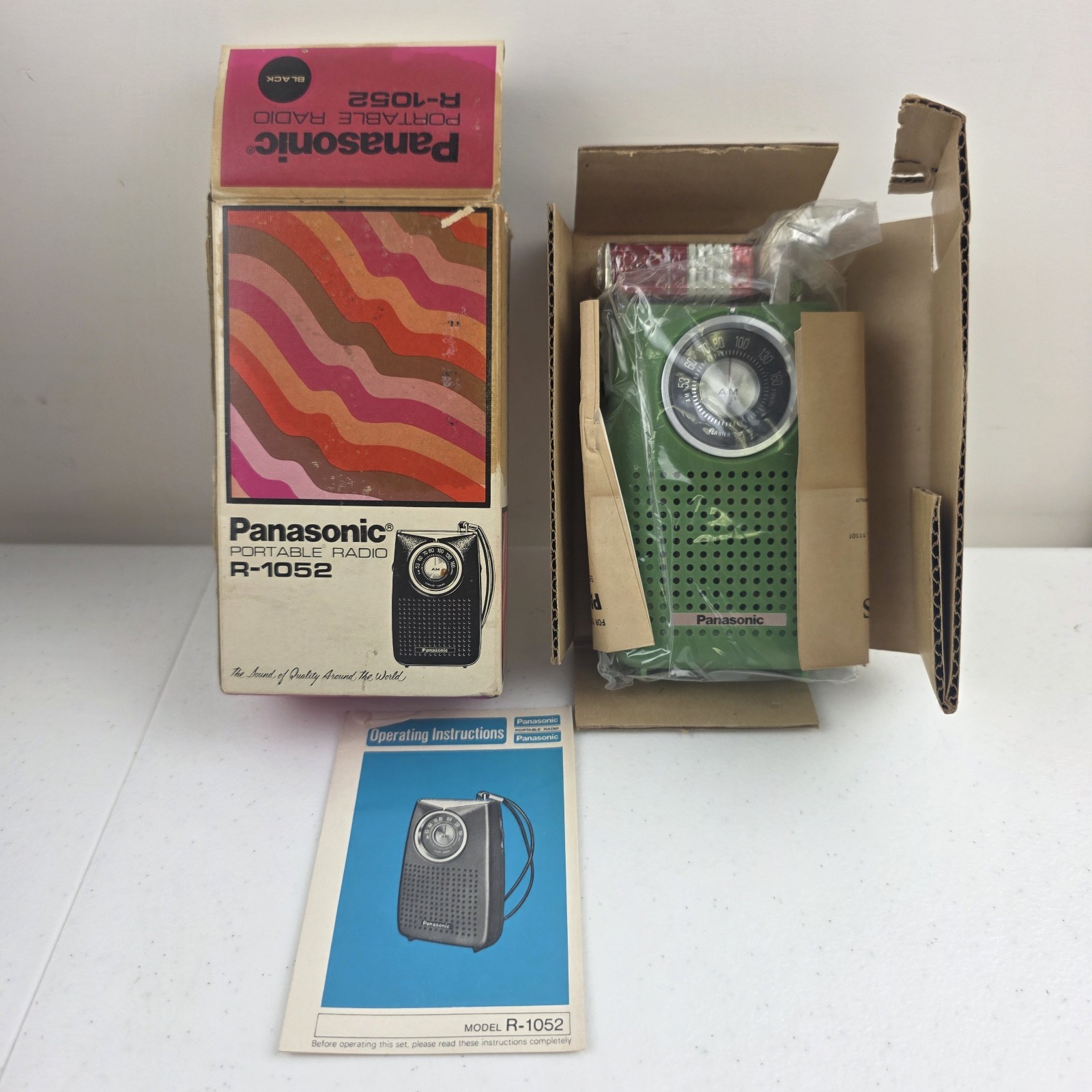 Vintage Panasonic AM Radio R-1052 Green w/ Original Box And Strap Tested Working