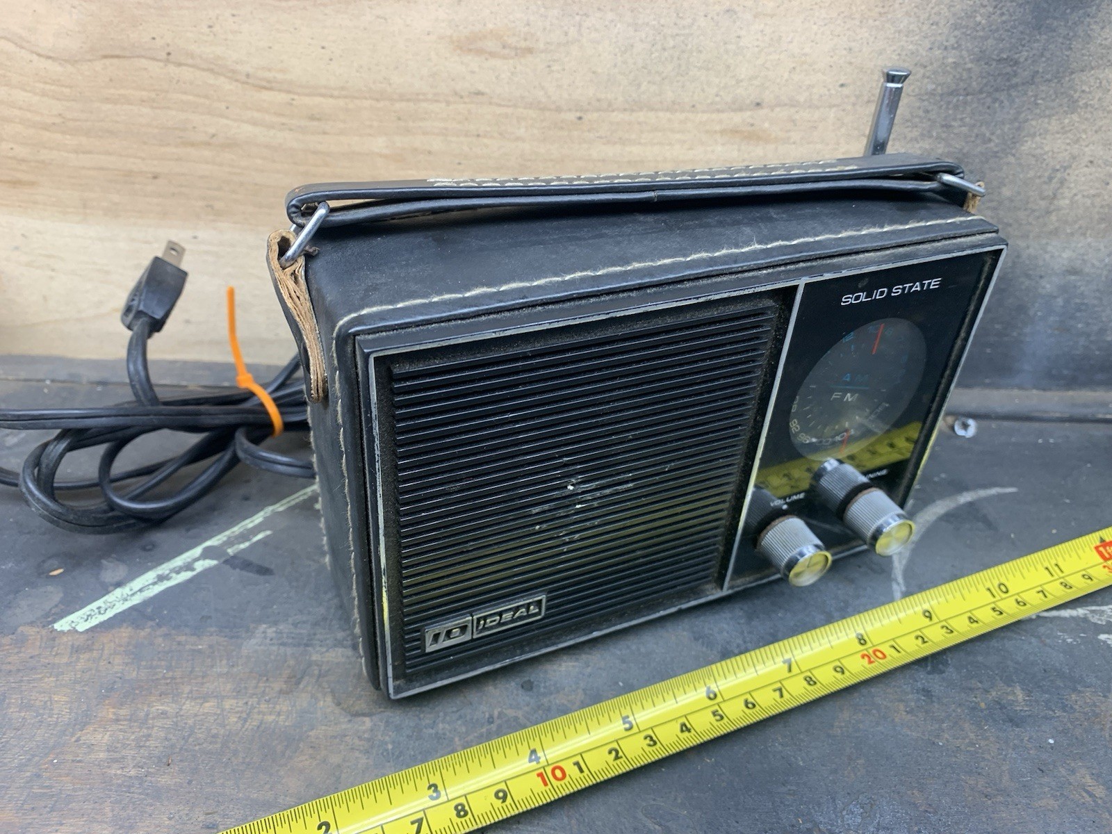 Vintage Ideal Taiwan Solid State AM FM Radio Model PF205 Like Swinger ?