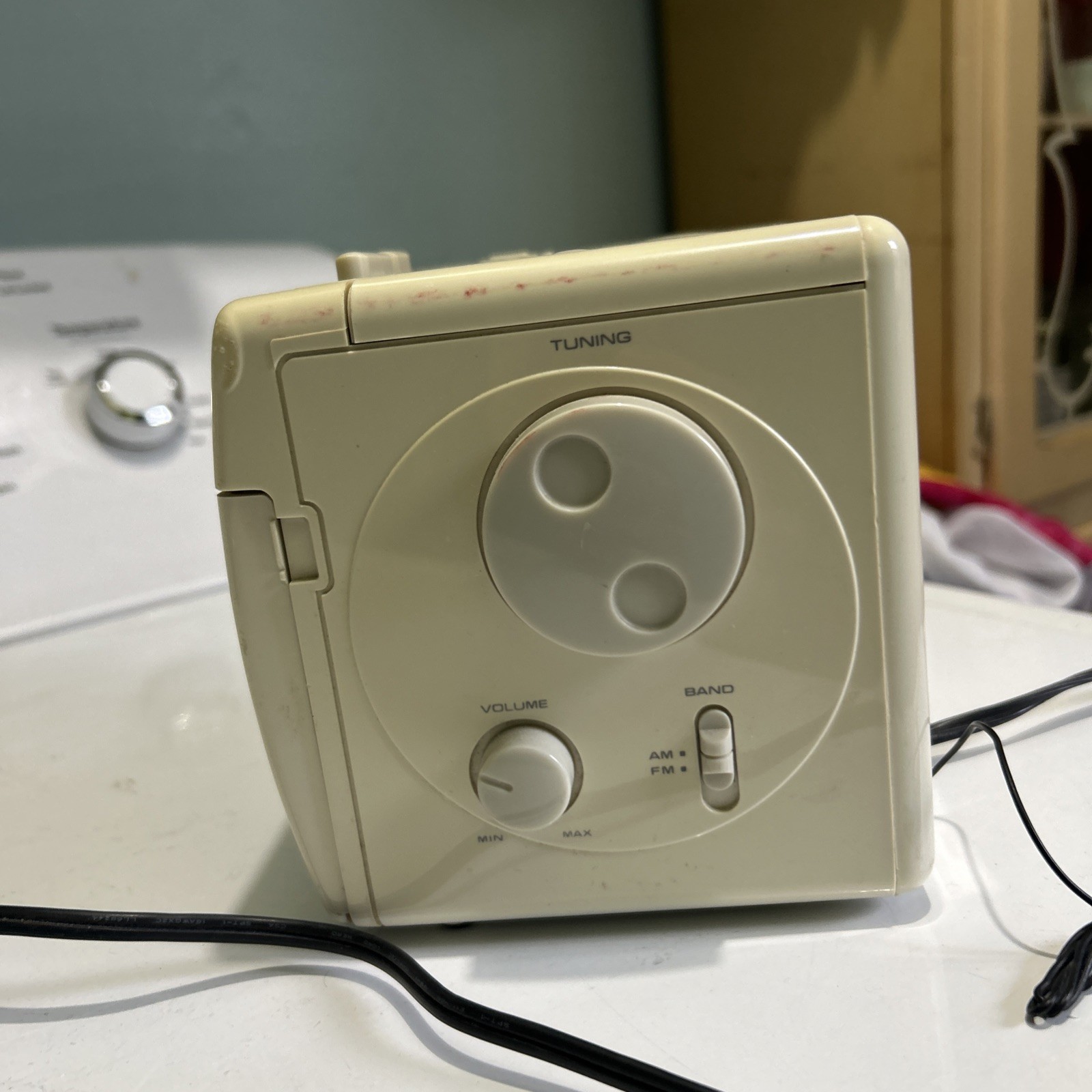 Vintage Lloyds CR201 AM/FM Clock Radio Cassette Player Cube *WORKS*