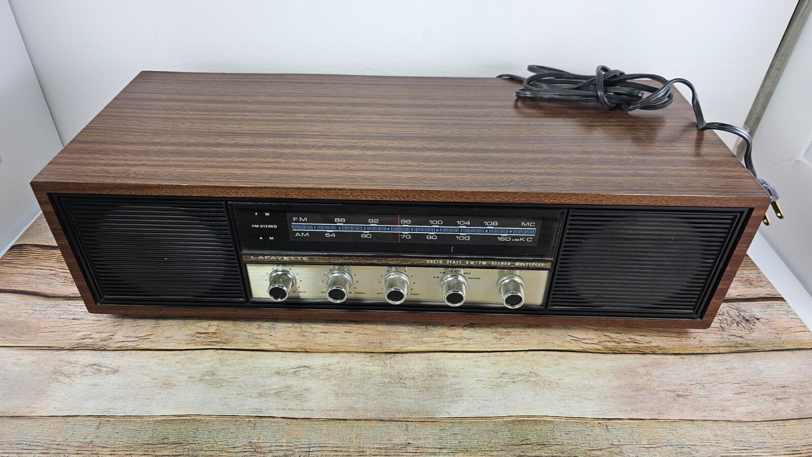 VINTAGE LAFAYETTE 17-0182W AM/FM RADIO SOLID STATE WOOD TABLETOP – WORKS GREAT!