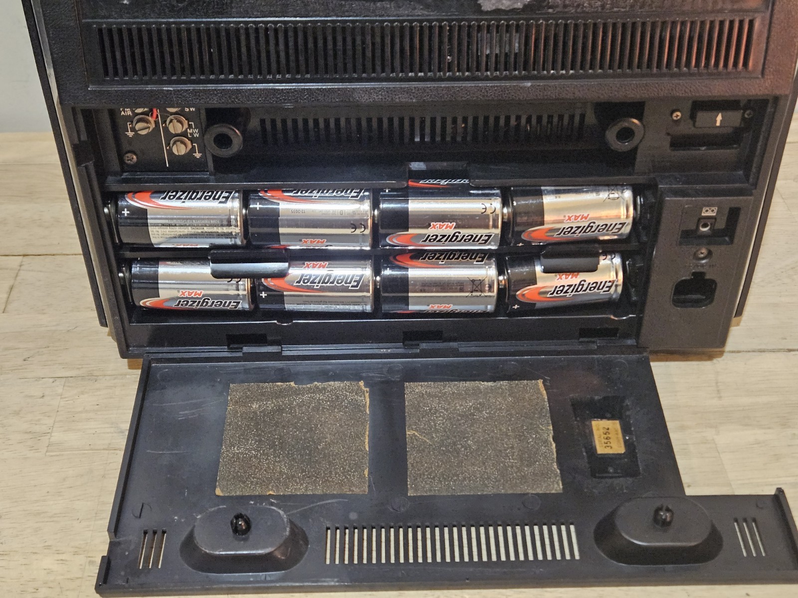 SONY CRF-5090 Earth Orbiter 9-Band SW/MW/LW/FM Radio Powers ON WORKS READ