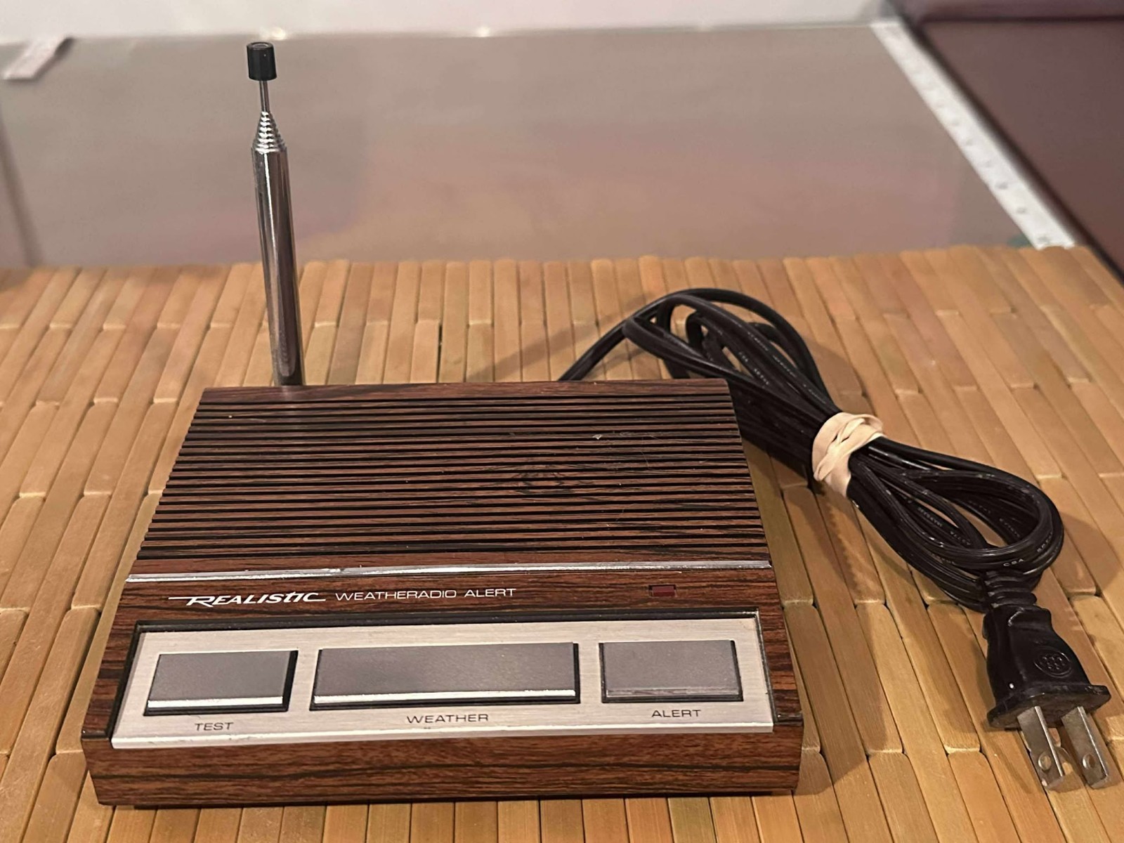 Vintage Realistic Weatheradio Alert III Model 12-140 Woodgrain Radio TESTED WORK