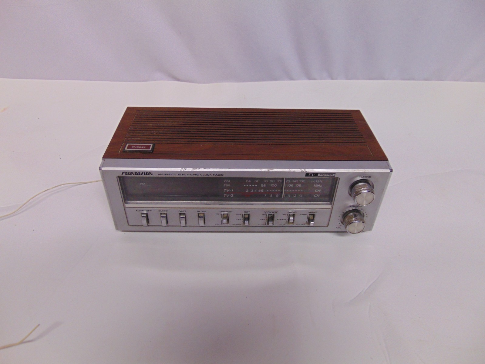 Vintage Soundesign AM/FM/ TV Electronic Clock Radio #3772 Hong Kong 11 x 6 x 4″