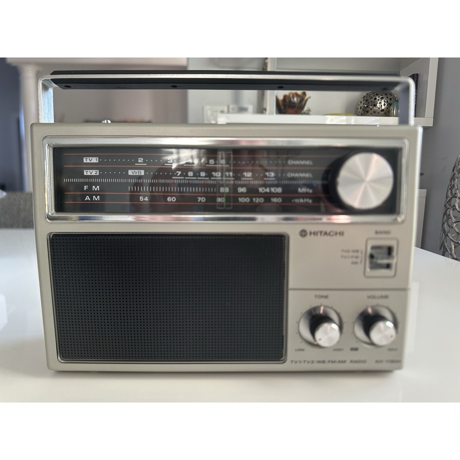 VINTAGE *NEW* 1980’s Hitachi KH-1180H AM/FM TV1TV2 3-Band Portable Radio