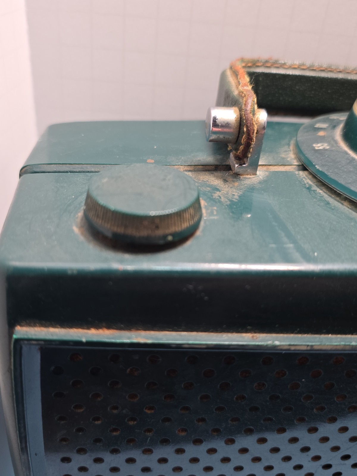 Vintage 1950s GE AM Tube Radio Green General Electric Works Model 630