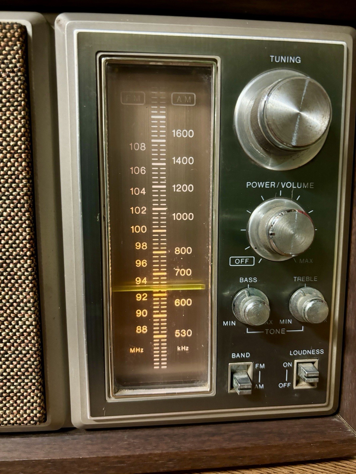 Vintage Sony ICF-9550W AM/FM Radio Wood Case *Working *Tuning & Case Need Work