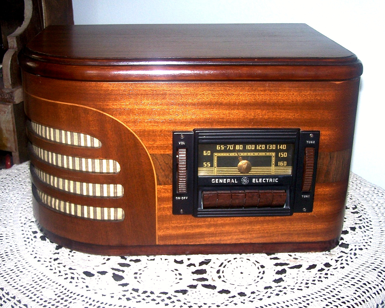 Vintage General Electric Wood Case Radio/Record Player