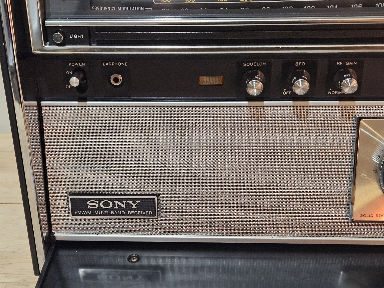 SONY CRF-5090 Earth Orbiter 9-Band SW/MW/LW/FM Radio Powers ON WORKS READ