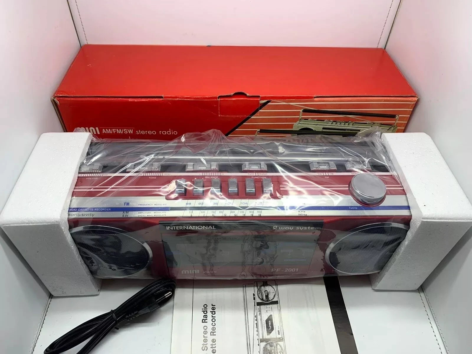 VTG International MINI AM/FM Stereo Radio Cassette Recorder 2-Way System Taiwan