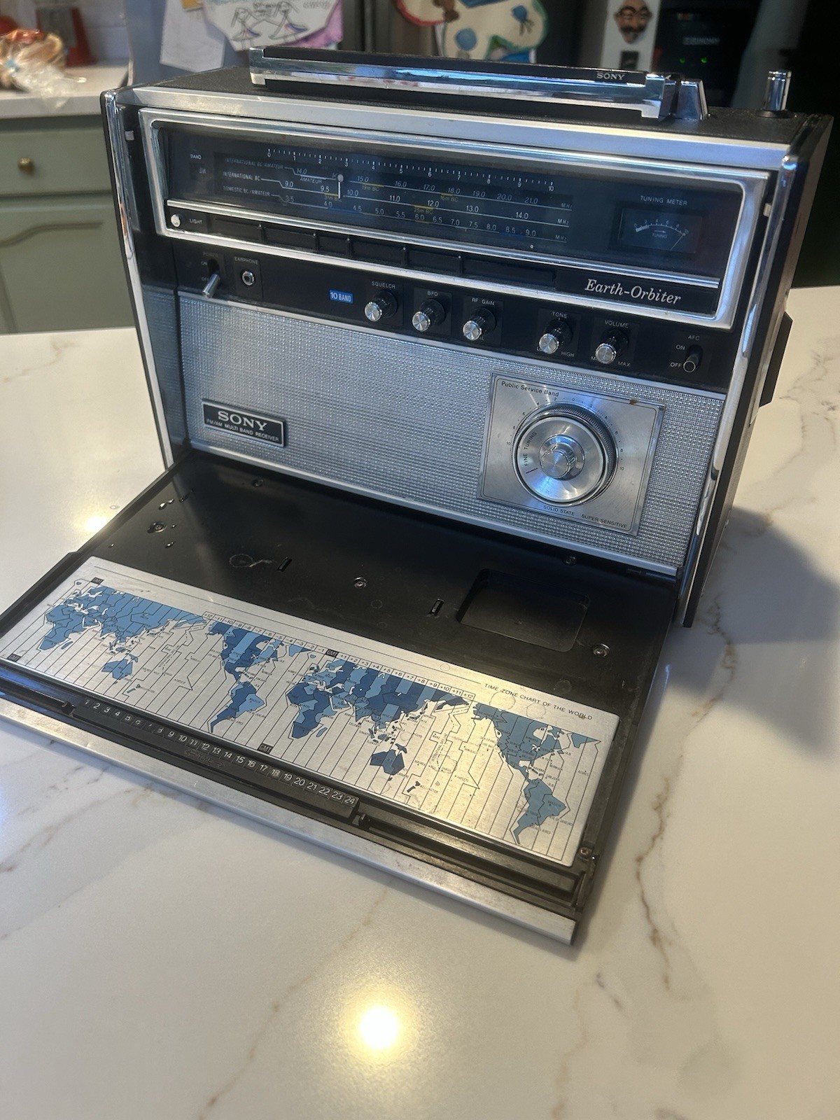 SONY CRF-5090 Earth Orbiter 9-Band SW/MW/LW/FM Radio Powers ON WORKS READ
