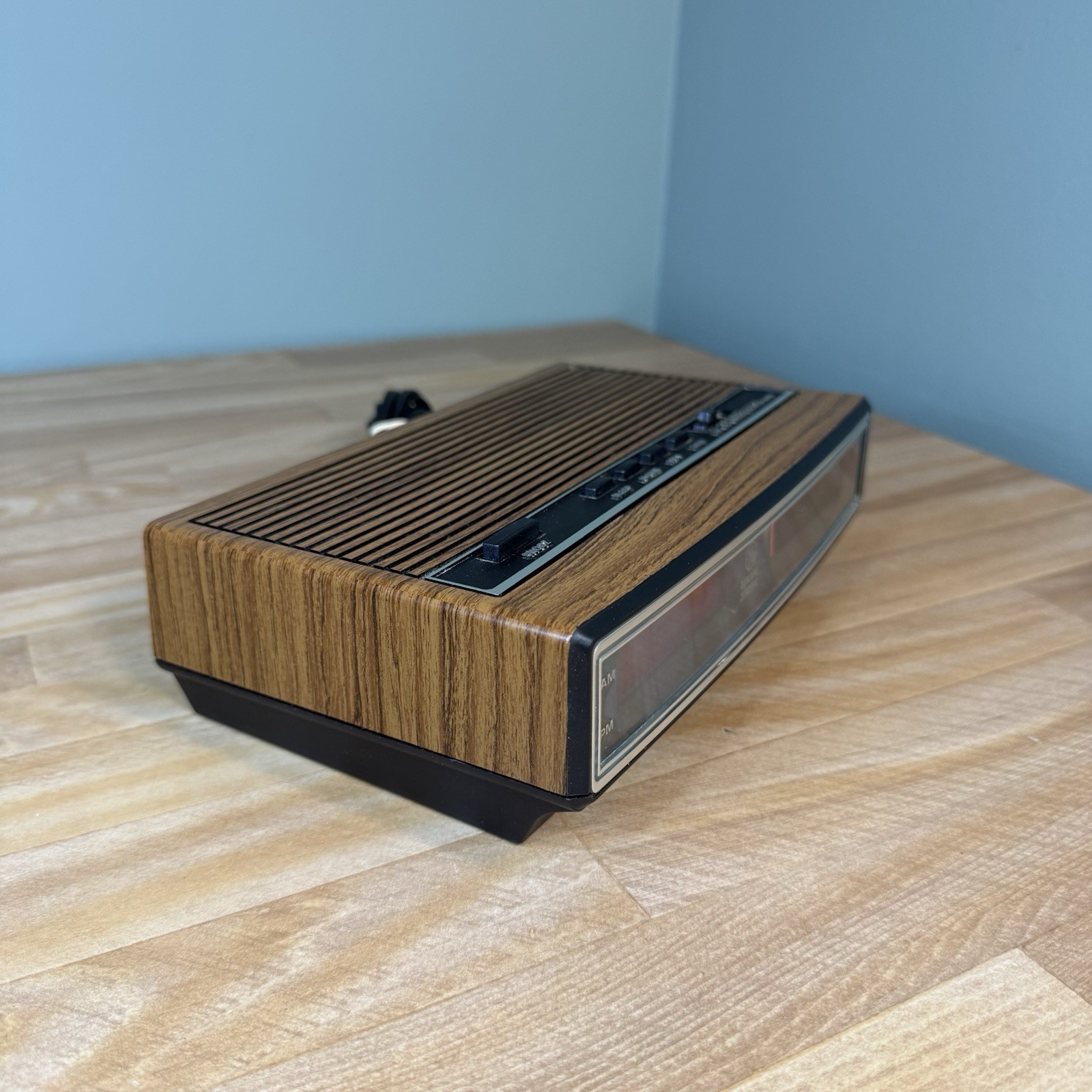 VTG General Electric GE Alarm Clock AM/FM Radio 7-4625C Wood Grain WORKS (Read)