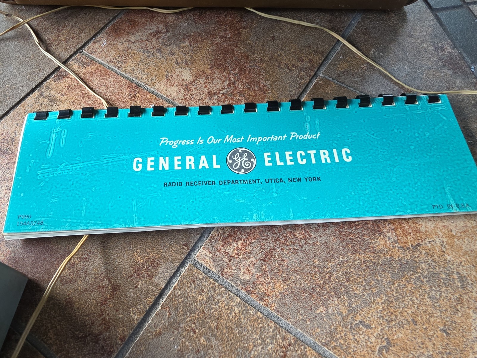 Vintage GE World Monitor P-990A 17 Transistor 5 Band Shortwave Radio Tested