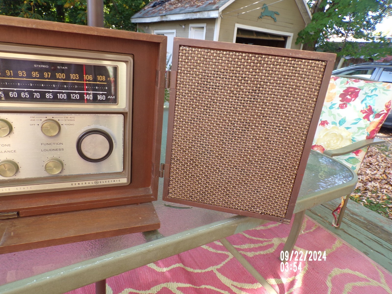 Vintage General Electric AM/FM folding speaker static radio. Model T1025A Works