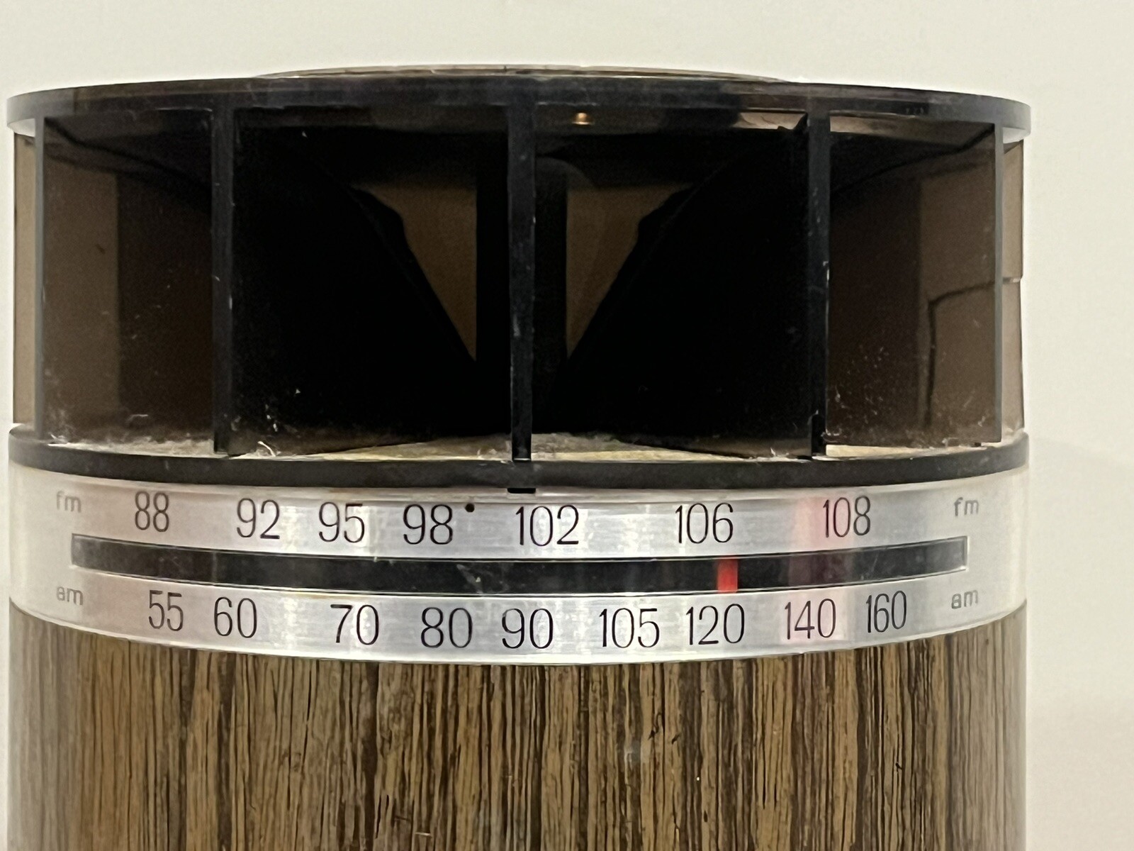 VTG 1972 Zenith B416W Circle of Sound Solid State Portable AM/FM AFC Radio (10D)