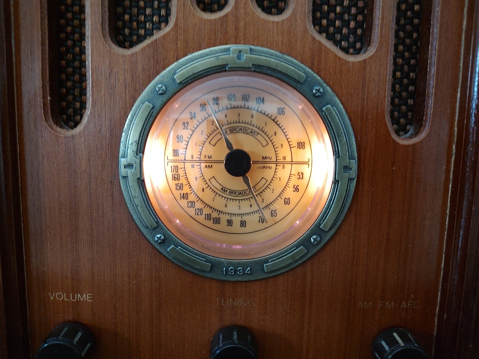 Vtg 1970s Radio Shack AM FM Radio with Cassette Player 14″ Tall Model No. 12-697
