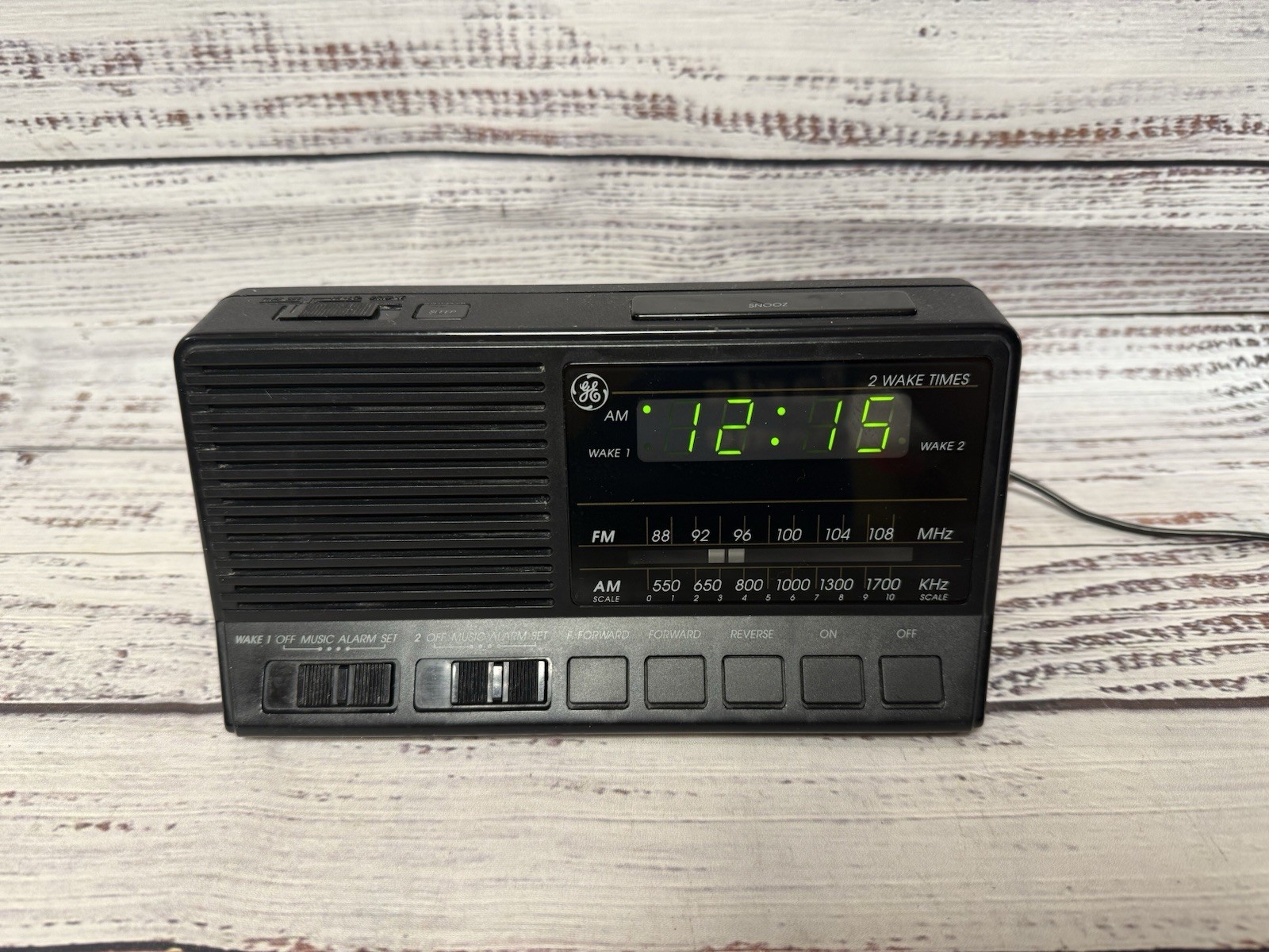 Vintage GE General Electric AM/FM Digital Alarm Clock Radio Model 7-4648A -Works