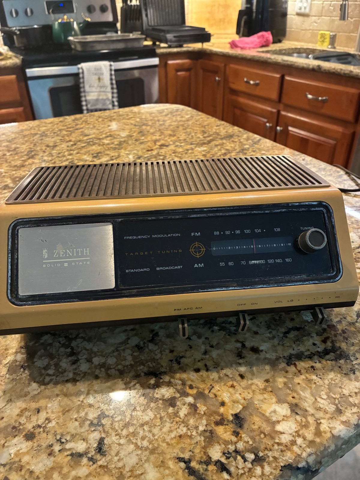 Vintage Zenith Solid State Target Tuning AM FM Radio Wood Grain F420W – Works
