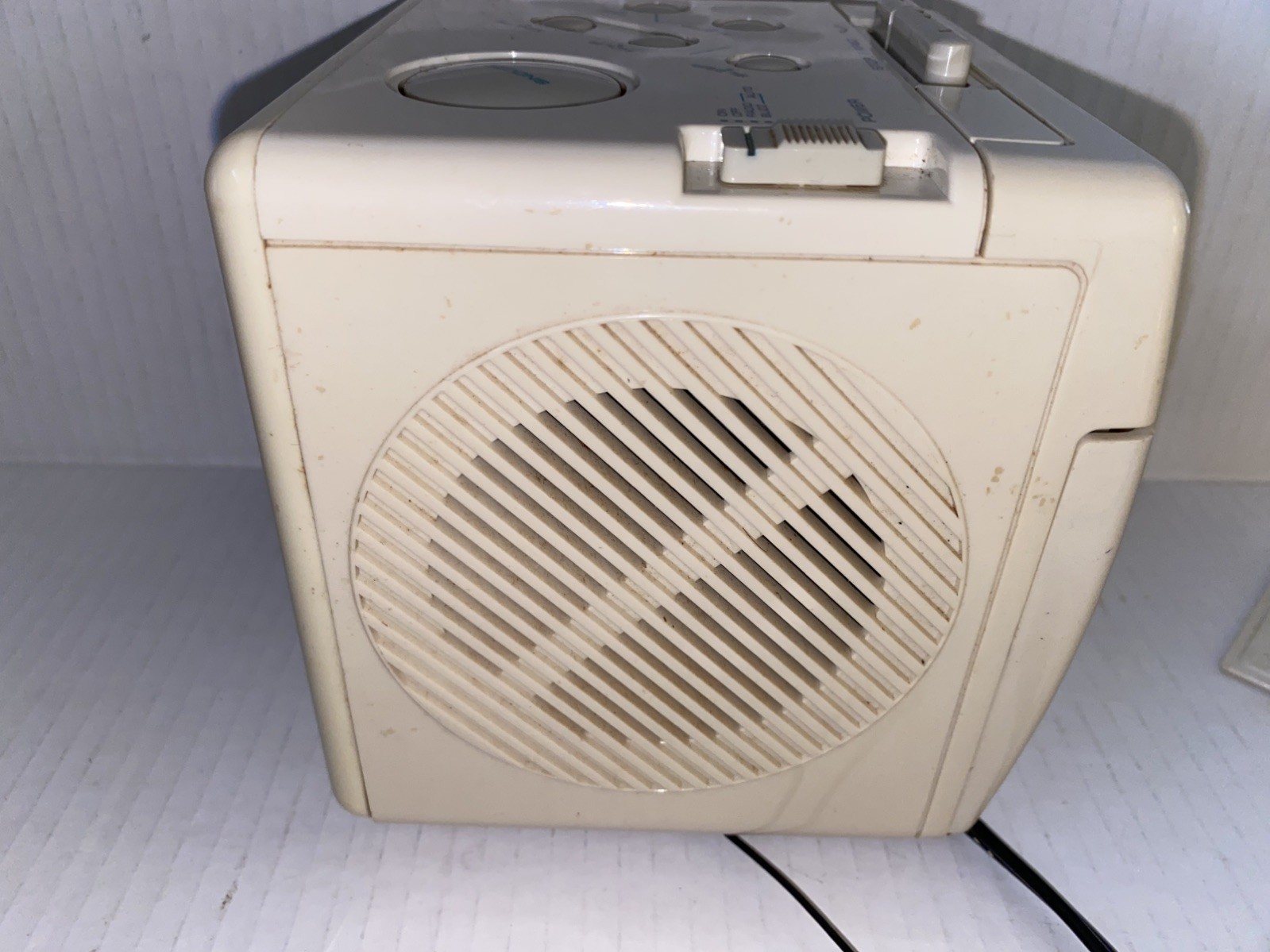 Lloyds Clock Radio CR201 Vintage Cube AM/FM Cassette Player In Beige